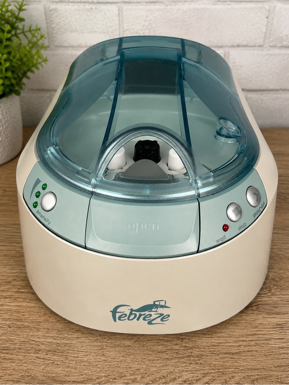 Febreze ScentStories SSP500 Fragrance Disc Player Air Freshener Machine
